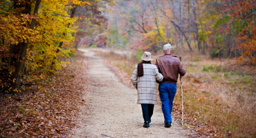 Couple de personnes âgées